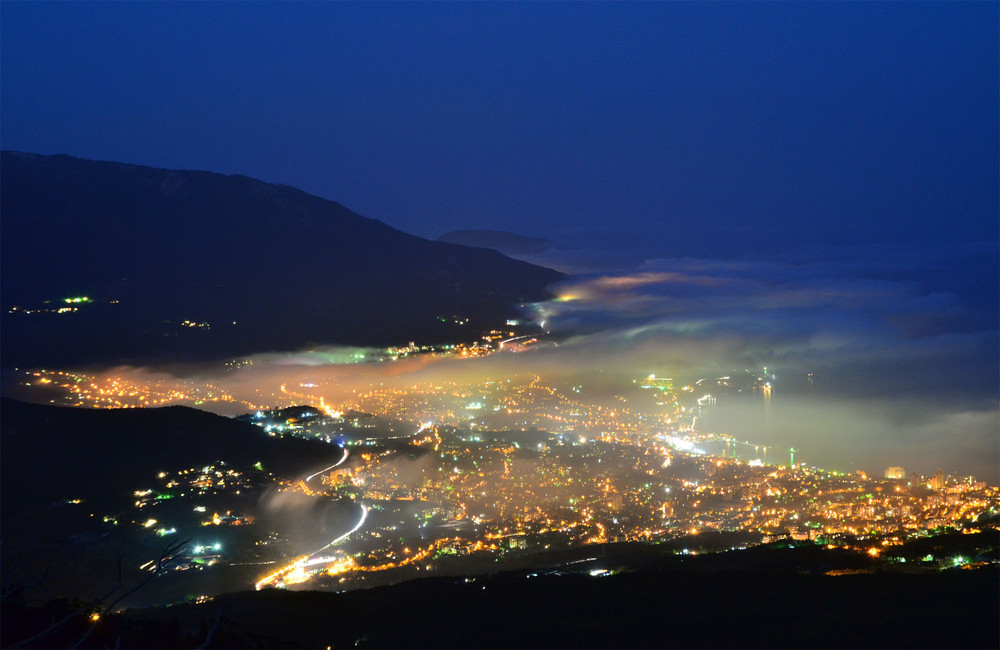Фотографія Ночная Ялта в тумане / Громадко Иосиф / photographers.ua
